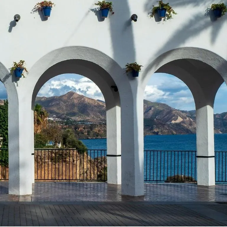 Romantic White Villa -Private Pool Nerja 0*,